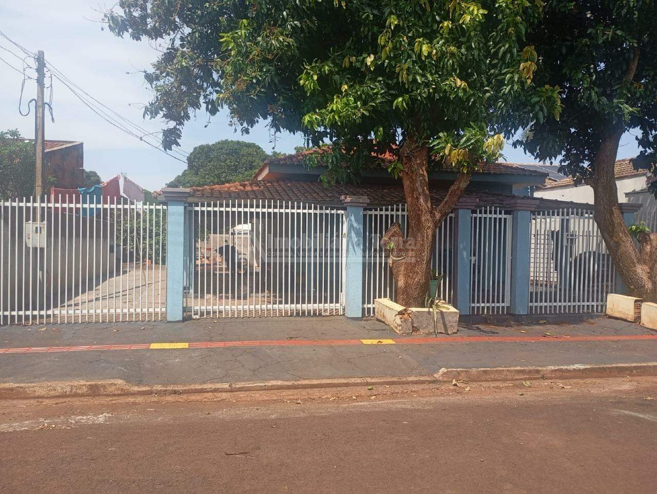 Casa com 3 quartos no Vila Martins em Dourados/MS — foto 1