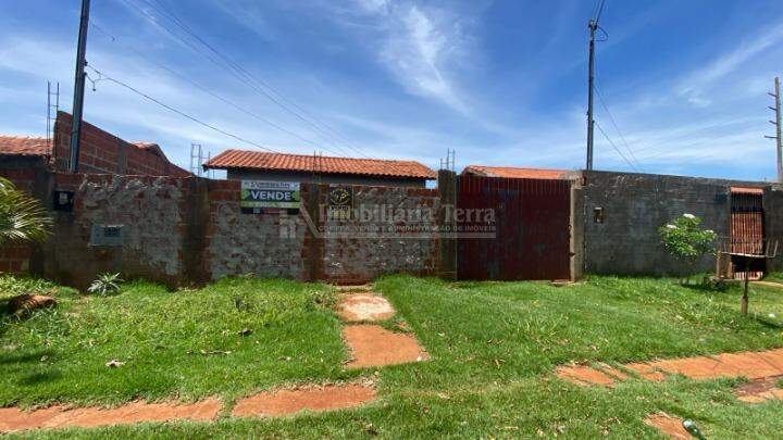 Casa com 2 quartos no Jardim Deoclécio Artuzzi II em Dourados/MS — foto 1