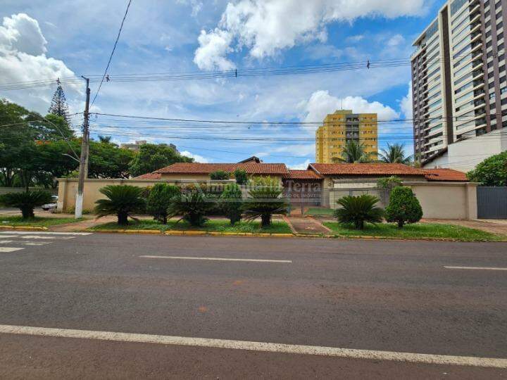 Casa com 4 quartos no Vila Tonani I em Dourados/MS — foto 1