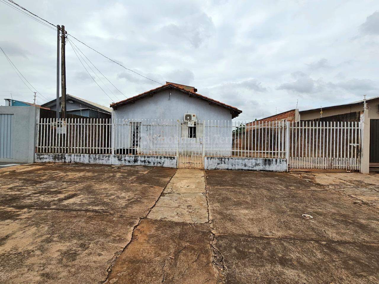 Casa com 2 quartos no Bnh IV Plano em Dourados/MS — foto 1