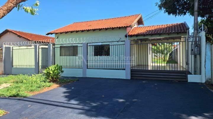 Casa com 3 quartos no Jardim Ouro Verde em Dourados/MS — foto 1