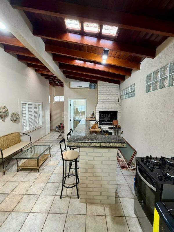 Casa com 3 quartos no COHAB II em Dourados/MS — foto 2