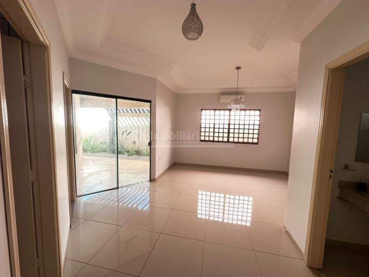 Casa com 3 quartos no Jardim Girassol em Dourados/MS — foto 4
