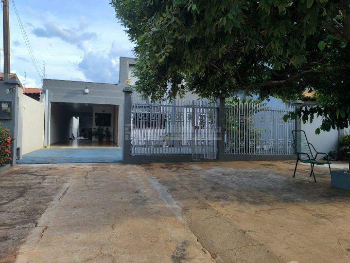 Casa com 3 quartos no Jardim Água Boa em Dourados/MS — foto 1