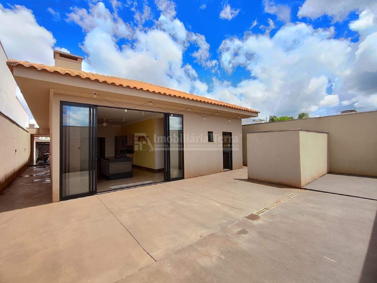 Casa com 3 quartos no Jardim Cristhais em Dourados/MS — foto 2