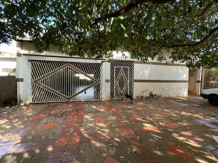 Casa com 4 quartos no Jardim São Pedro em Dourados/MS — foto 1