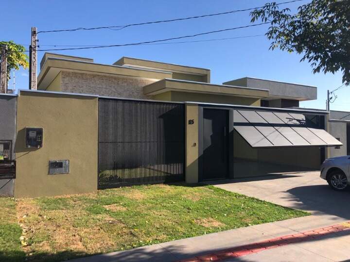 Casa com 3 quartos no Jardim Cristhais em Dourados/MS — foto 1