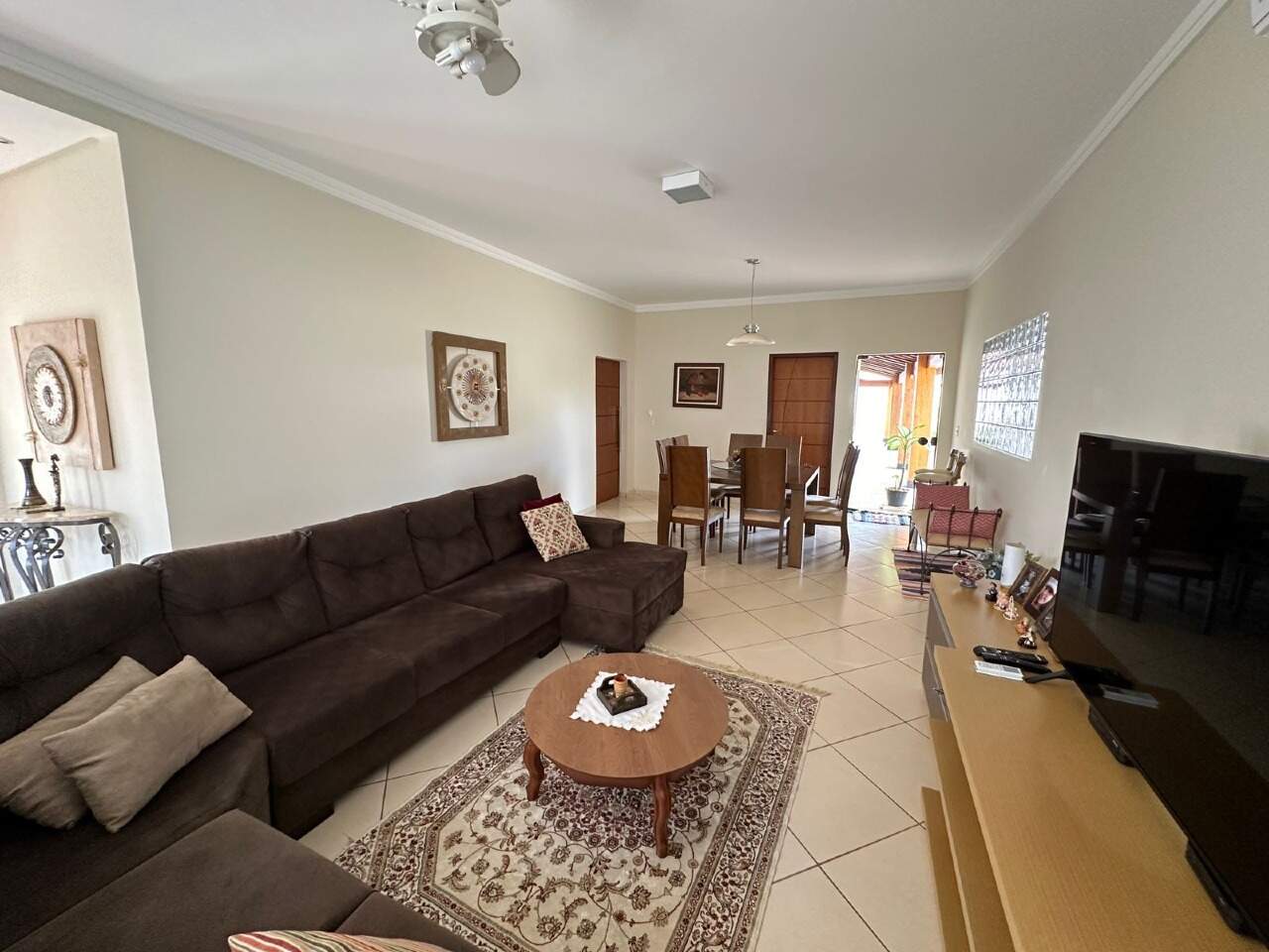 Casa com 4 quartos no Jardim Girassol em Dourados/MS — foto 3