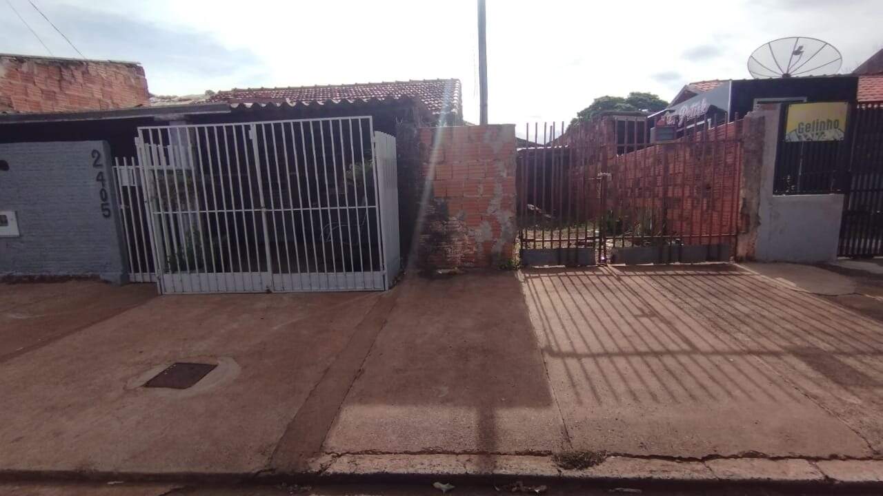 Casa com 3 quartos no Conjunto Habitacional Izidro Pedroso em Dourados/MS — foto 1