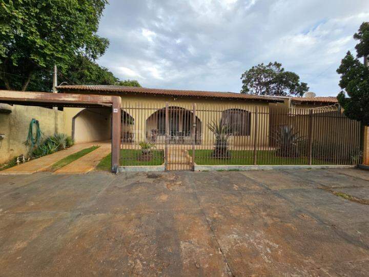 Casa com 3 quartos no BNH II Plano em Dourados/MS — foto 1