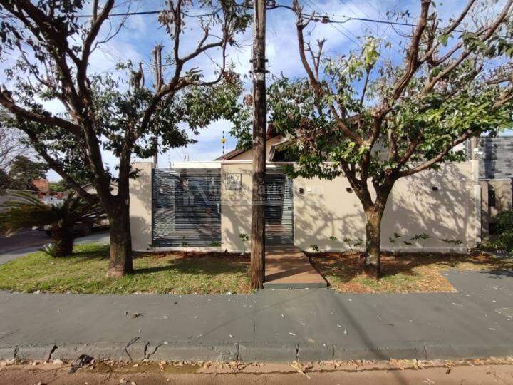 Casa com 3 quartos no Jardim Tropical em Dourados/MS — foto 1