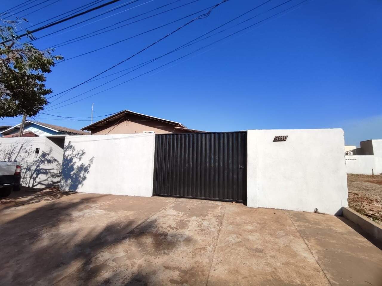 Casa com 3 quartos no Conjunto Habitacional Izidro Pedroso em Dourados/MS — foto 1