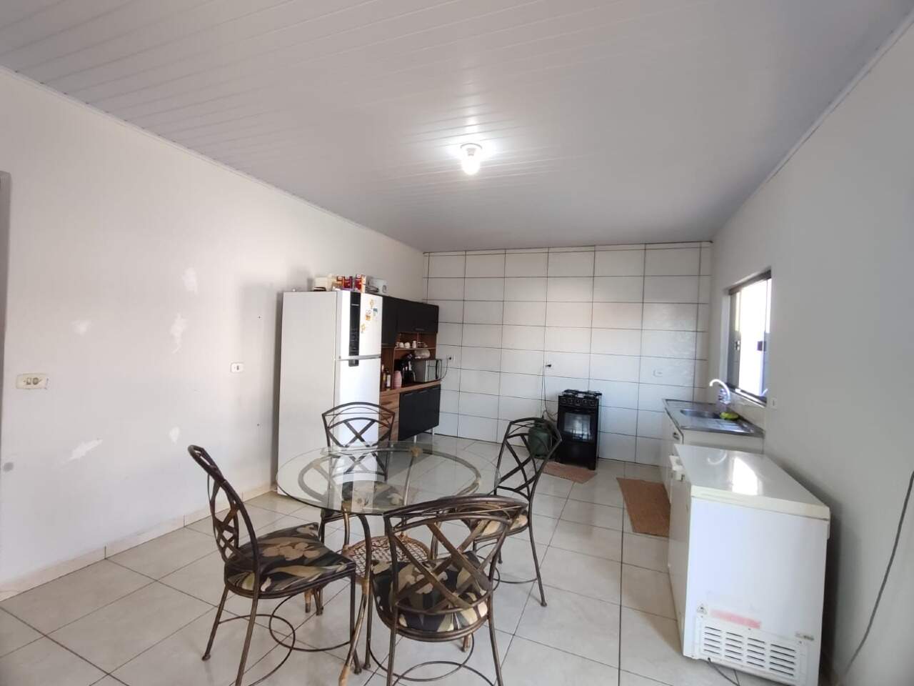 Casa com 3 quartos no Conjunto Habitacional Izidro Pedroso em Dourados/MS — foto 3