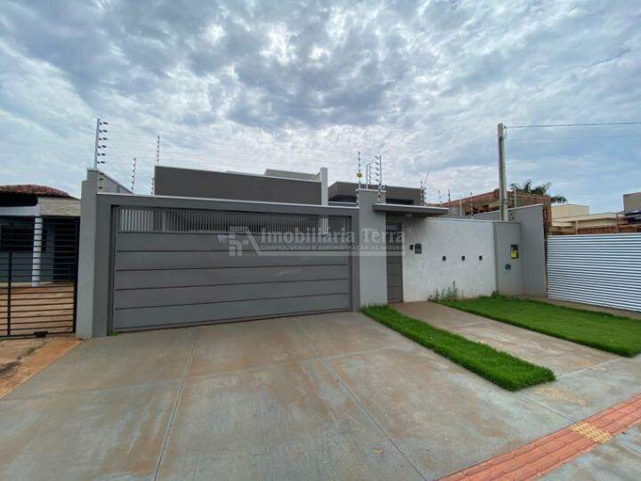 Casa com 3 quartos no Jardim Cristhais em Dourados/MS — foto 1
