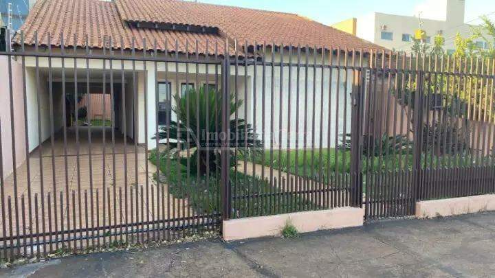 Casa com 4 quartos no Centro em Dourados/MS — foto 1
