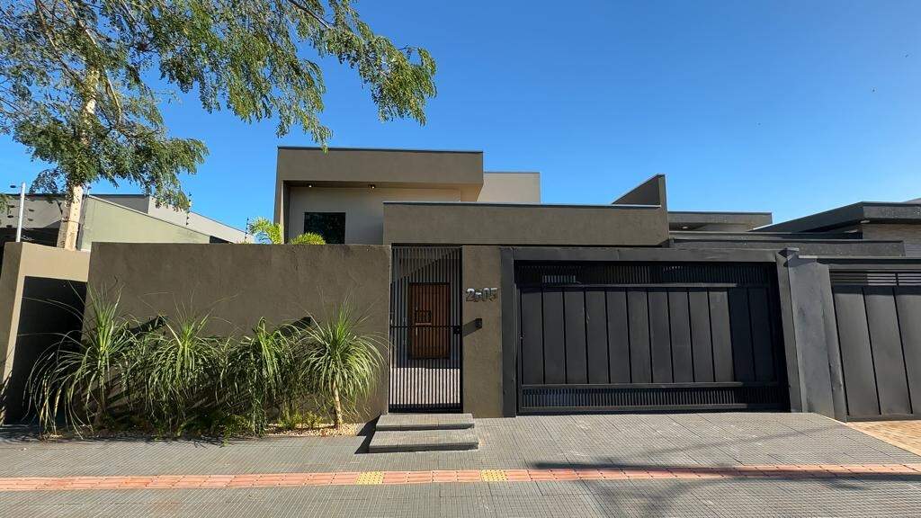 Casa com 3 quartos no Jardim Cristhais em Dourados/MS — foto 1