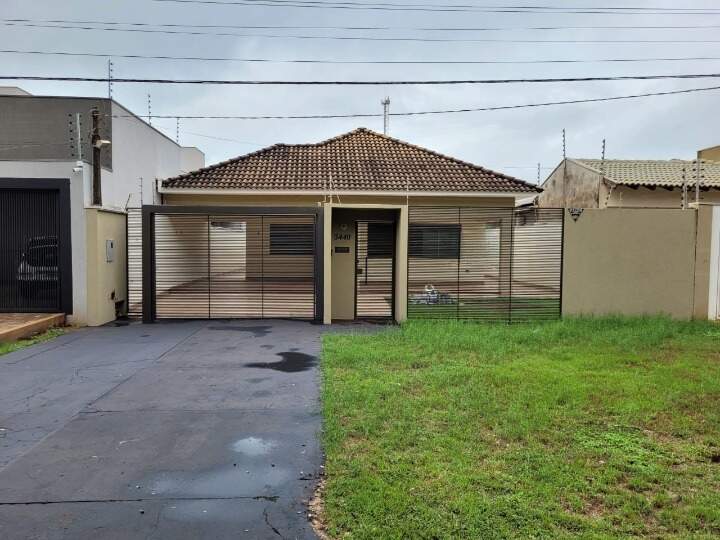 Casa com 3 quartos no Jardim Mônaco em Dourados/MS — foto 1