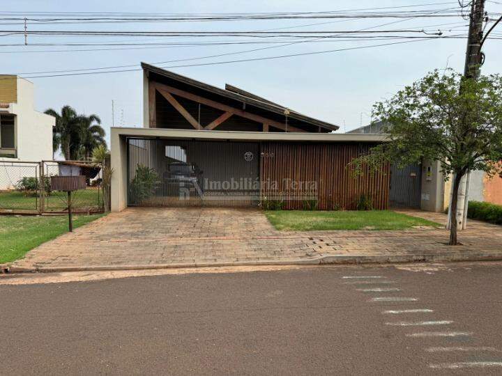 Casa com 3 quartos no Alto das Paineiras em Dourados/MS — foto 1