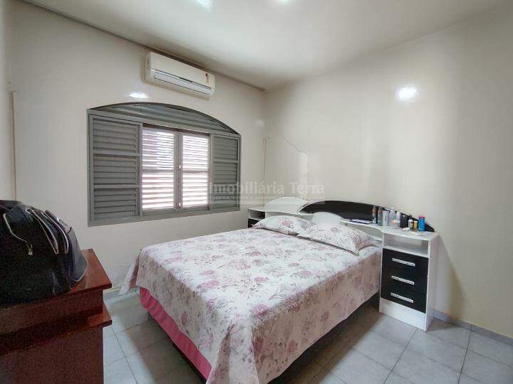 Casa com 3 quartos no Vila Rui Barbosa em Dourados/MS — foto 12
