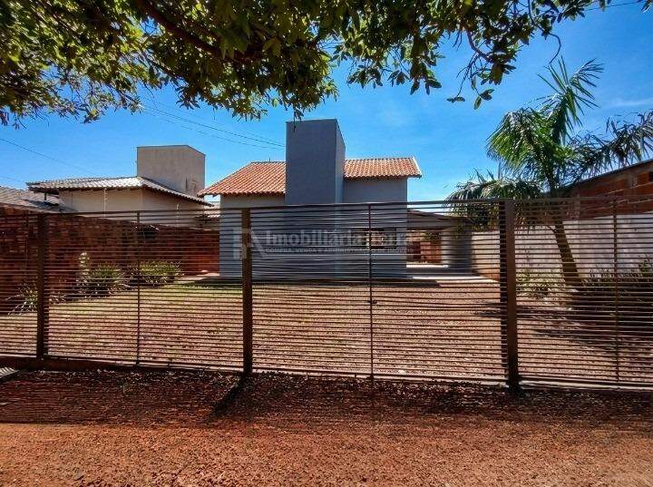 Casa com 2 quartos no Jardim Vitória em Dourados/MS — foto 1