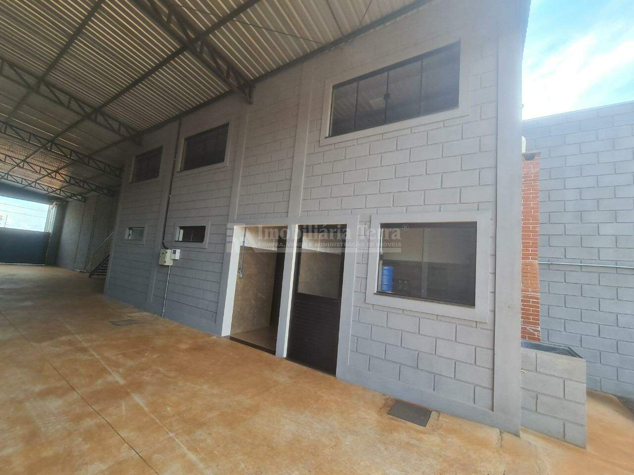 Barracão no Jardim Guaicurus em Dourados/MS — foto 10