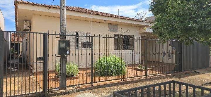 Casa com 4 quartos no Jardim Paulista em Dourados/MS — foto 2