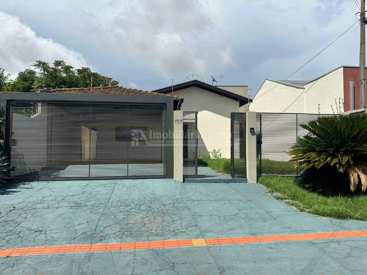 Casa com 3 quartos no Parque Alvorada em Dourados/MS — foto 1