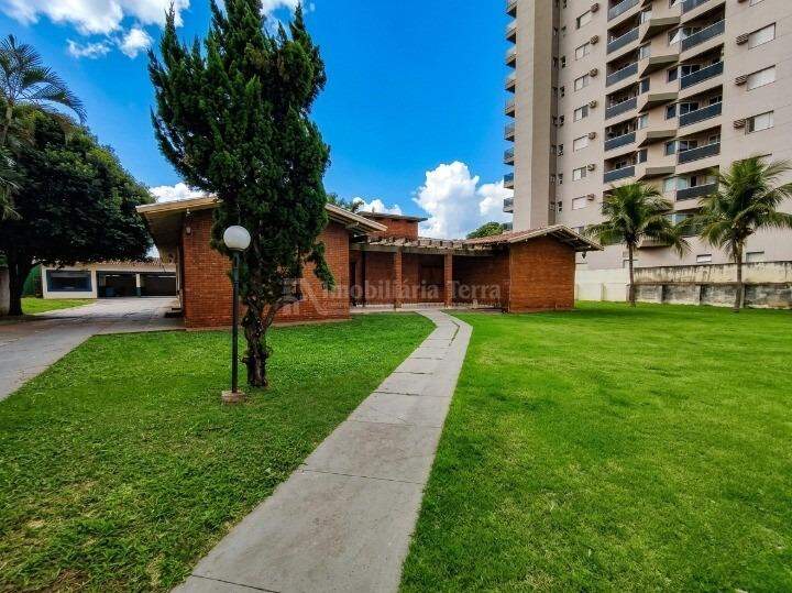 Casa com 3 quartos no Centro em Dourados/MS — foto 2