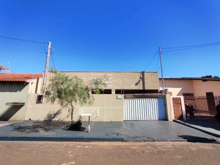 Casa com 3 quartos no Conjunto Habitacional Izidro Pedroso em Dourados/MS — foto 1
