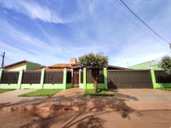 Casa com 4 quartos no Jardim Guanabara em Dourados/MS — foto 1