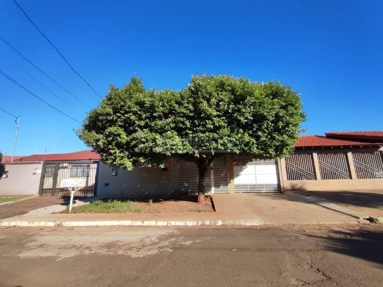 Casa com 3 quartos no Jardim Maracanã em Dourados/MS — foto 1