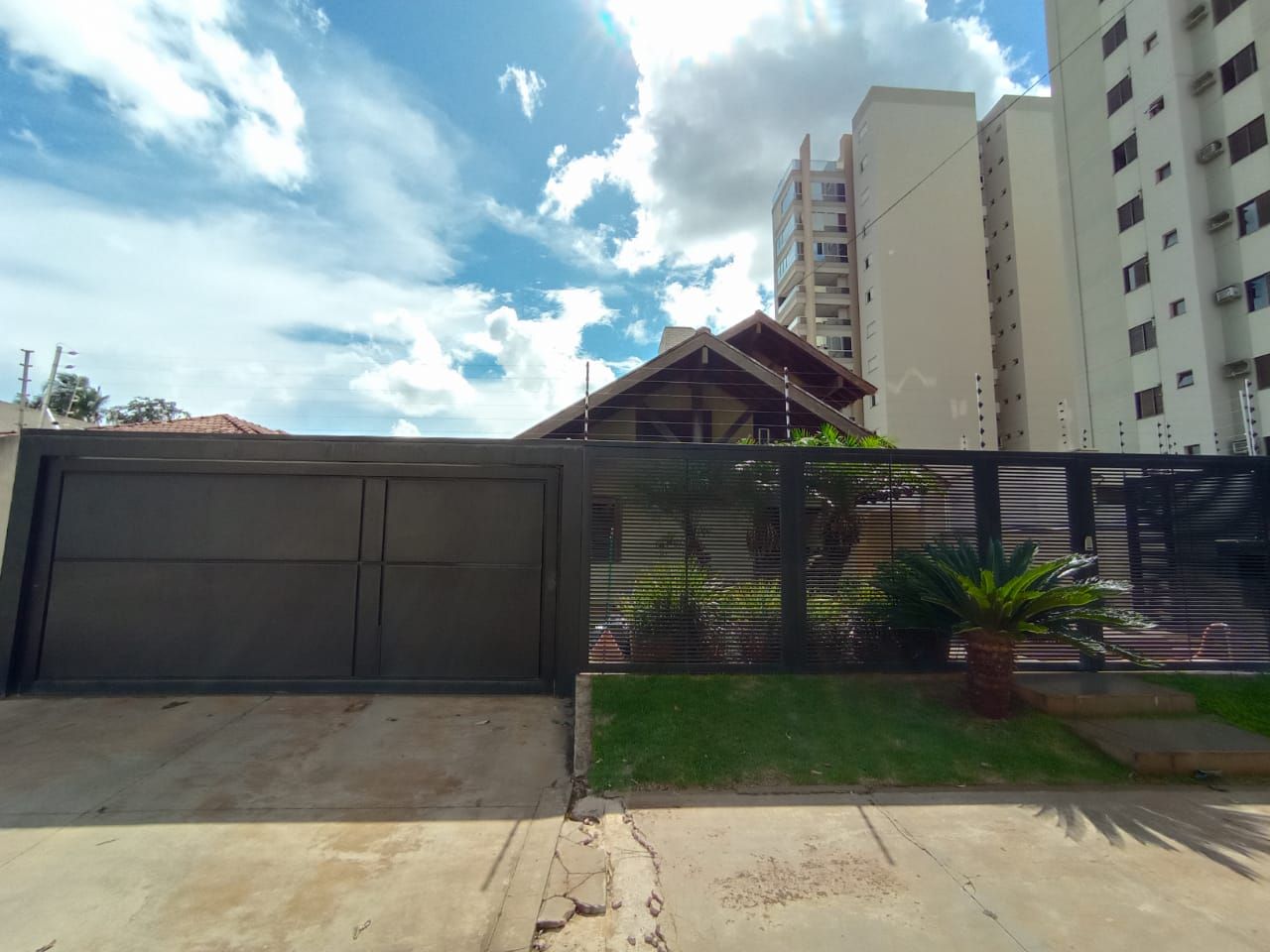 Casa com 5 quartos no Vila Planalto em Dourados/MS — foto 1
