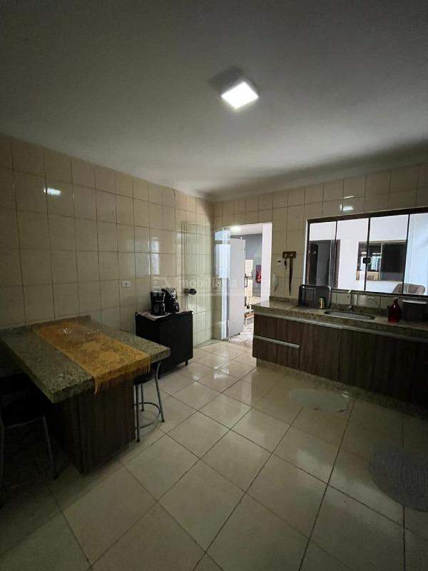 Casa com 4 quartos no BNH III Plano em Dourados/MS — foto 6