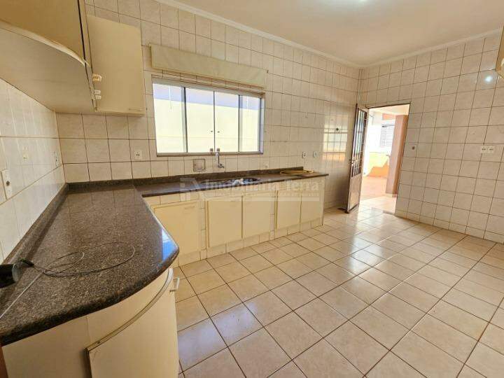 Casa com 4 quartos no Vila Progresso em Dourados/MS — foto 4