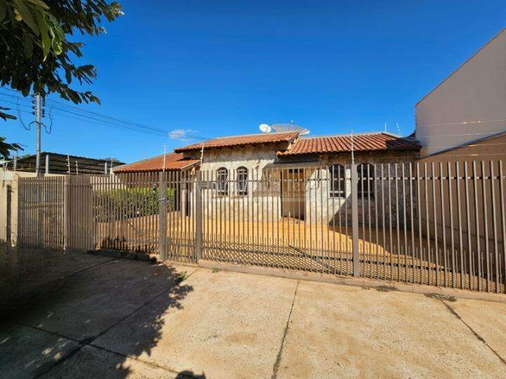 Casa com 4 quartos no Vila Progresso em Dourados/MS — foto 1