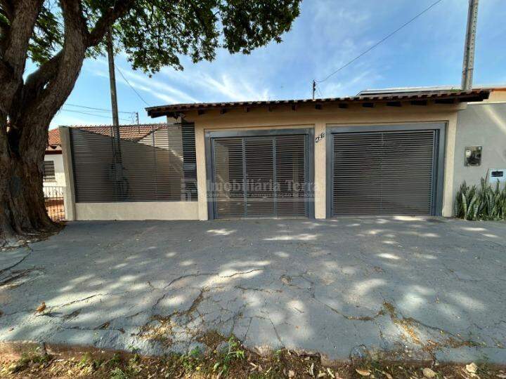 Casa com 3 quartos no Bnh I Plano em Dourados/MS — foto 1
